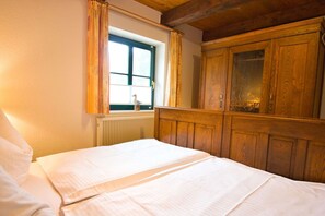 2 habitaciones y escritorio 