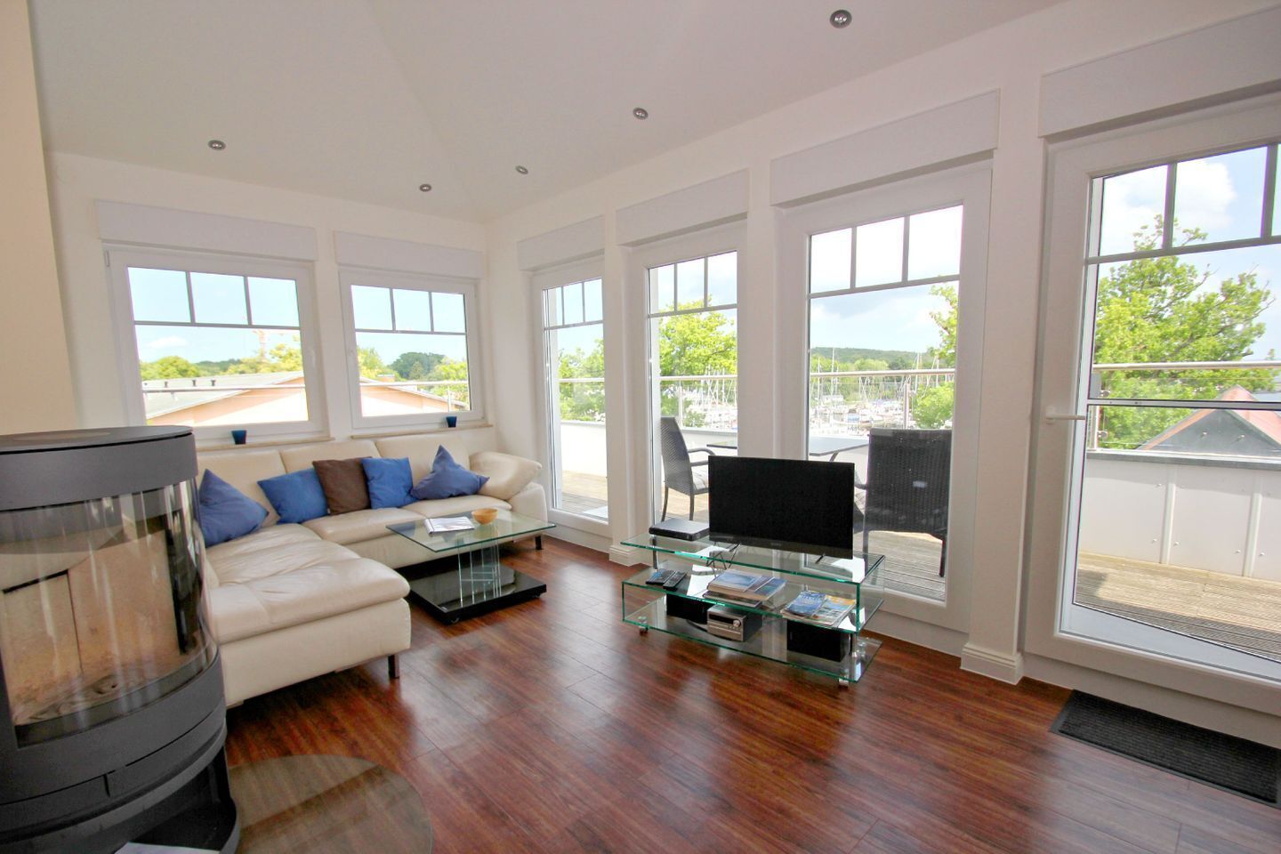 TV, fireplace, stereo