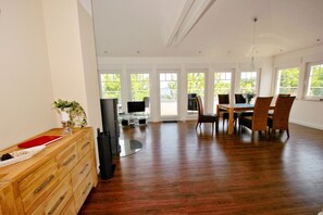 Unclassified image, 5 of 19, button