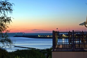 Property grounds - Directly behind the dune, with balcony and sea view - Strandvilla Böck FeWo 15 - (Glowe)