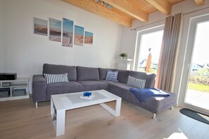 TV, fireplace, DVD player, stereo