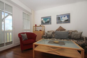 Unclassified image, 4 of 22, button