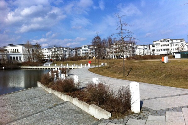 Unclassified image, 1 of 22, button