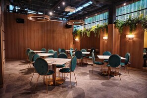 2 Restaurants; Frühstück, Mittagessen und Abendessen werden serviert