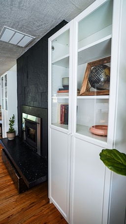 Interior. OC Haus · Ranch Home · Fire Pit · Fireplace · 4BR · 25 Min to Portland