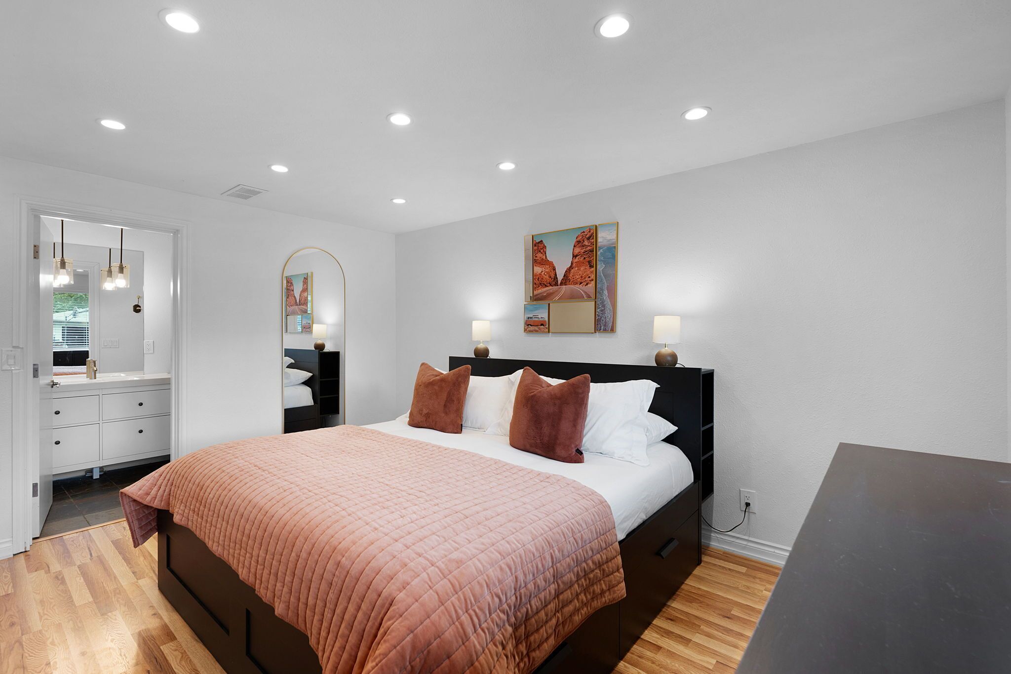 4 bedrooms, desk, iron/ironing board, travel cot