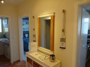 舒适公寓 | 2 多间卧室、特色装修、特色家居