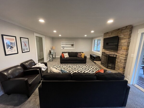 Smart TV, fireplace