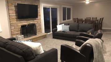 Smart TV, fireplace