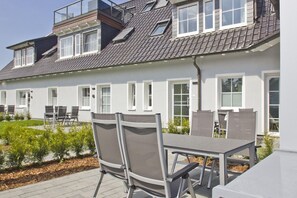 Outdoor dining - Free use of the AHOI adventure pool and sauna - Haus Inselwind FeWo MEERbodden - (Gager)