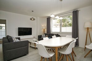 Télévision, chaîne hi-fi