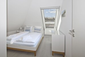 4 bedrooms, iron/ironing board, WiFi