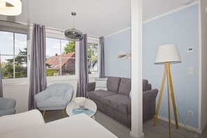 Unclassified image, 4 of 18, button