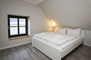 3 bedrooms, WiFi - Close to the sea, quiet location, use of swimming pool and sauna - Haus Büdnerstube FeWo 1 (Middelhagen)