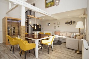 Unclassified image, 4 of 37, button