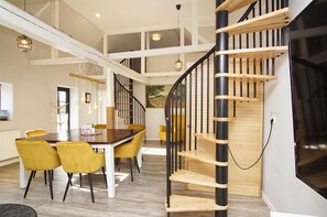 Unclassified image, 3 of 37, button