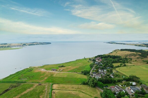 Unclassified image, 1 of 30, button - Close to the sea, quiet location, use of swimming pool and sauna - Haus Büdnerstube apartment 4 (Middelhagen)