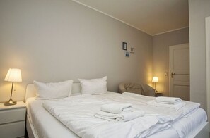 2 bedrooms, WiFi - Close to the sea, quiet location, use of swimming pool and sauna - Haus Büdnerstube FeWo 2 (Middelhagen)