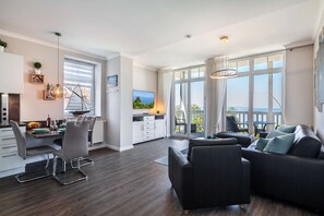 Fernseher, DVD-Player, Stereoanlage