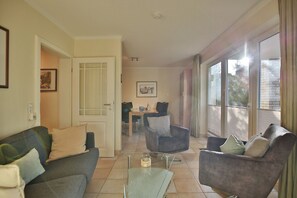 Unclassified image, 2 of 21, button