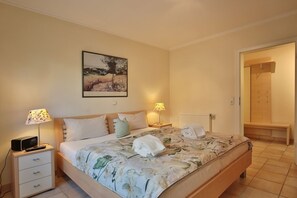 Unclassified image, 4 of 21, button