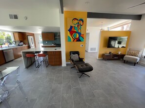 Unclassified image, 5 of 26, button