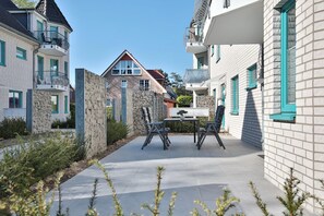 Unclassified image, 5 of 28, button