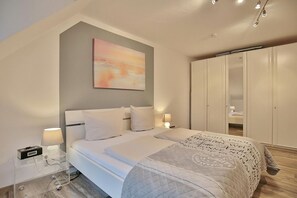 2 bedrooms, iron/ironing board, WiFi