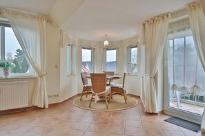 Unclassified image, 2 of 29, button