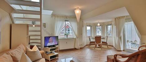 Fernseher, DVD-Player, Stereoanlage