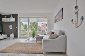 TV, stereo - Gorch-Fock-Str 16 Apartment 4 - Gorch-Fock-Str 16 (Timmendorfer Strand)