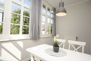 Dining - Winter garden, free use of the AHOI adventure pool - Villa Maria FeWo Marlene 34 (Göhren)