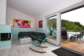 TV, caminetto, impianto stereo