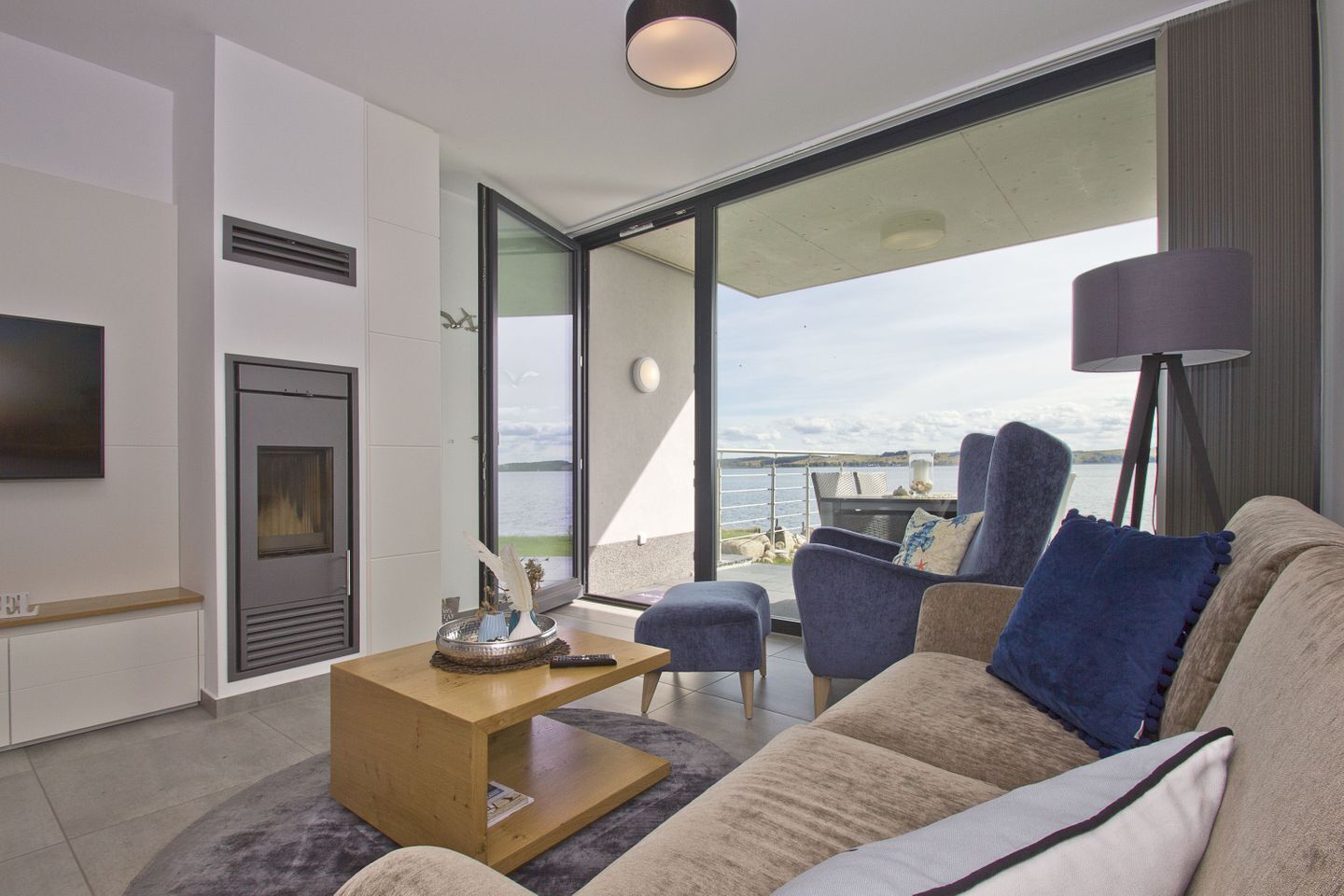 TV, fireplace, stereo