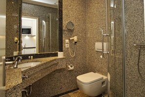 Doccia, set di cortesia gratuito, asciugacapelli, carta igienica