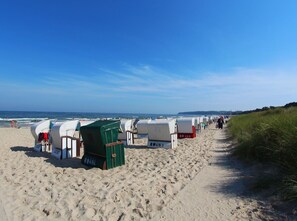 Beach - House in a quiet location, free use of swimming pool and sauna - Ferienhus Baabe - F (Baabe)