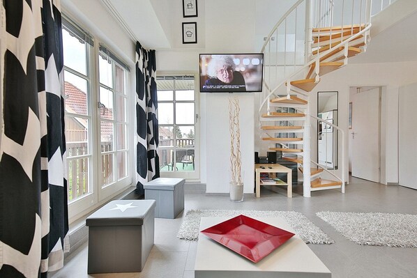 Unclassified image, 1 of 17, button