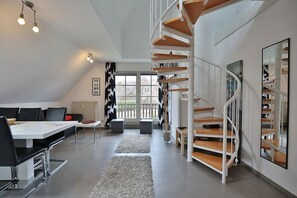 Unclassified image, 4 of 17, button