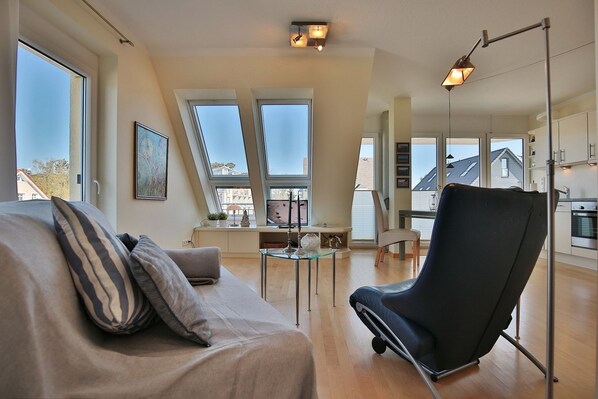 TV, DVD player, stereo - Sommerwind Apartment 6 - Haus Sommerwind (Timmendorfer Strand)