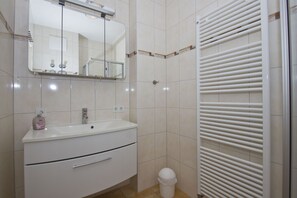 Douche, sèche-cheveux