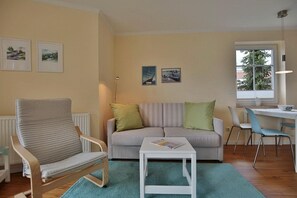 Televisie, een dvd-speler en een stereo