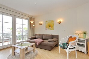 Fernseher, DVD-Player, Stereoanlage