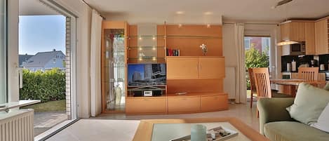 Fernseher, Stereoanlage