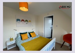 3 Schlafzimmer, Schreibtisch, Bügeleisen/Bügelbrett, WLAN