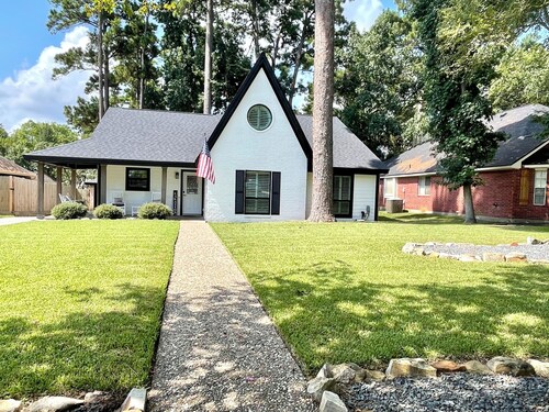 2300 Sq Ft, 4/2 ❤️  2 Minutes From Lake Conroe