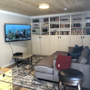 Smart TV, chimenea, videojuegos y Netflix