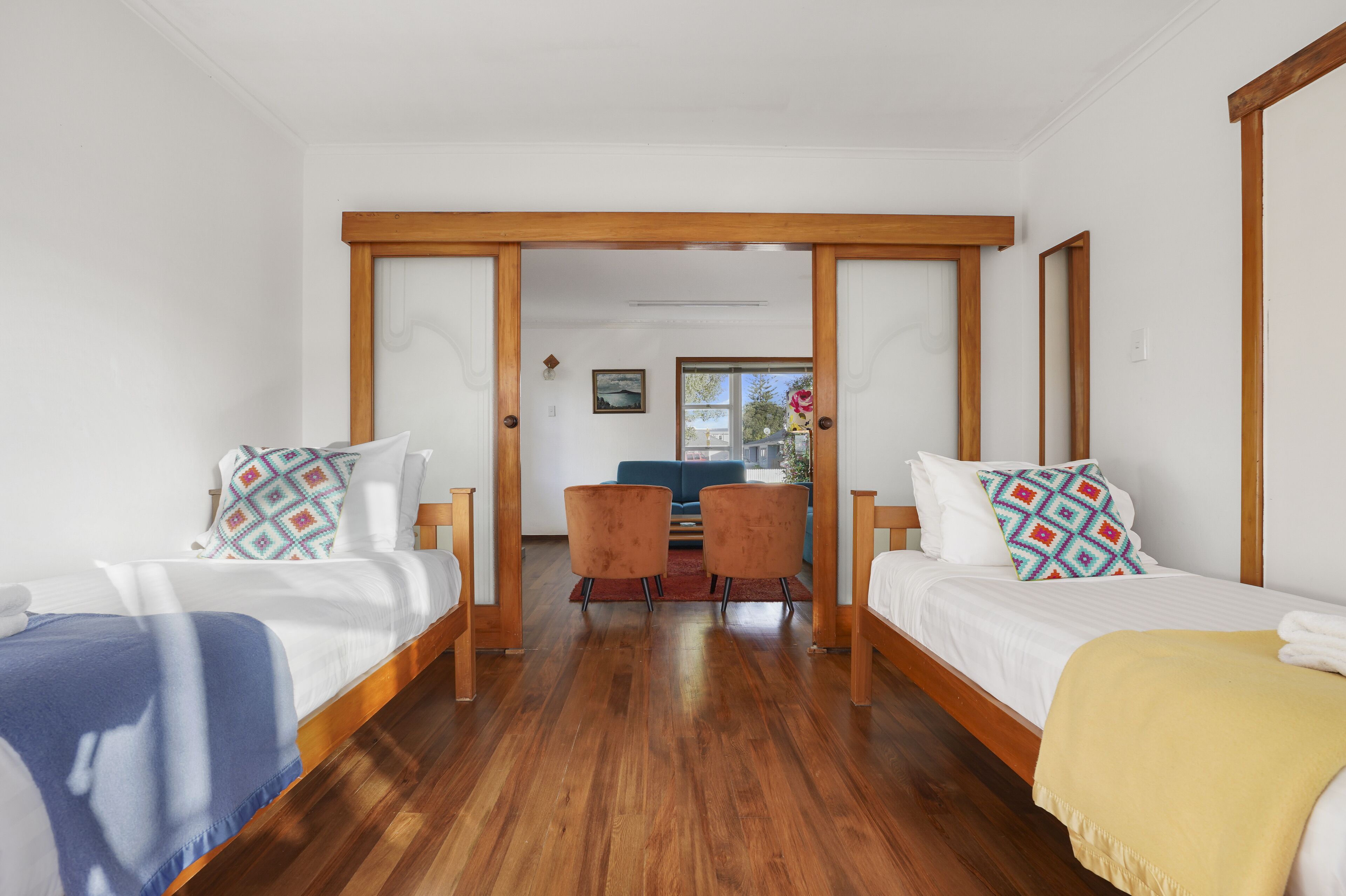 3 habitaciones, escritorio, tabla de planchar con plancha y wifi gratis 