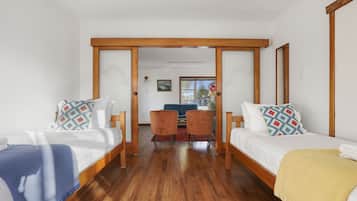 3 habitaciones, escritorio, tabla de planchar con plancha y wifi gratis