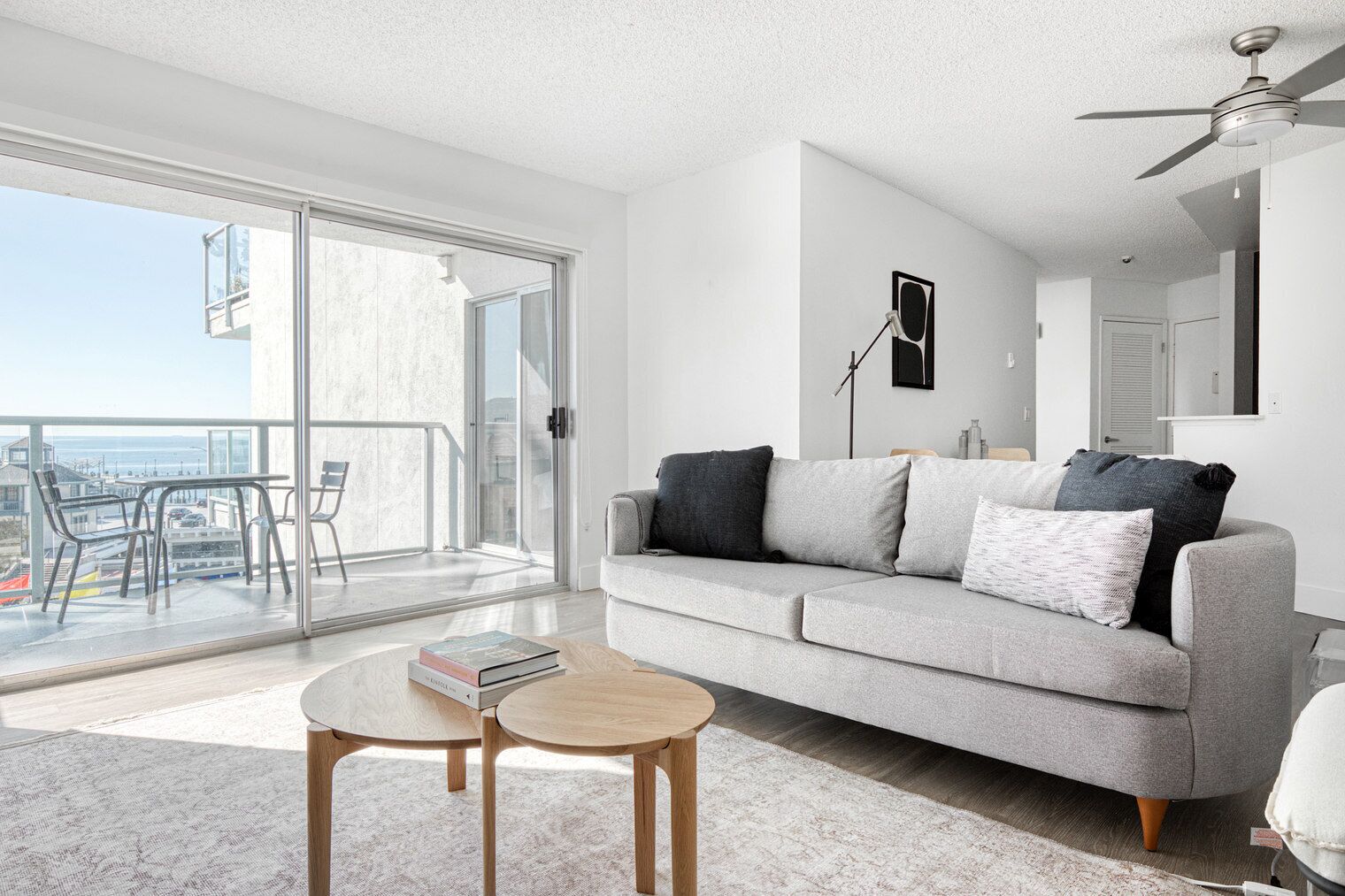 Sunny Redondo Beach 1BR w/ Pool, Gym & W/D, walk to Beach, by Blueground