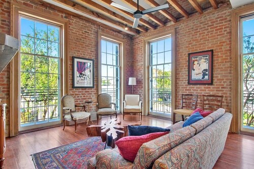 Fab 1838 Garden District 5BR w/Parking & Balcony